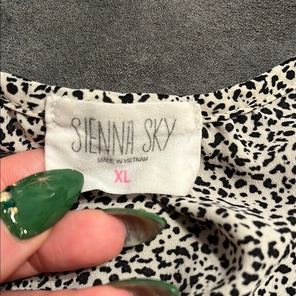 Sienna Sky Animal Print Pebble Peplum Blouse V-Neck Tie Waist Detail Black White - Picture 3 of 6